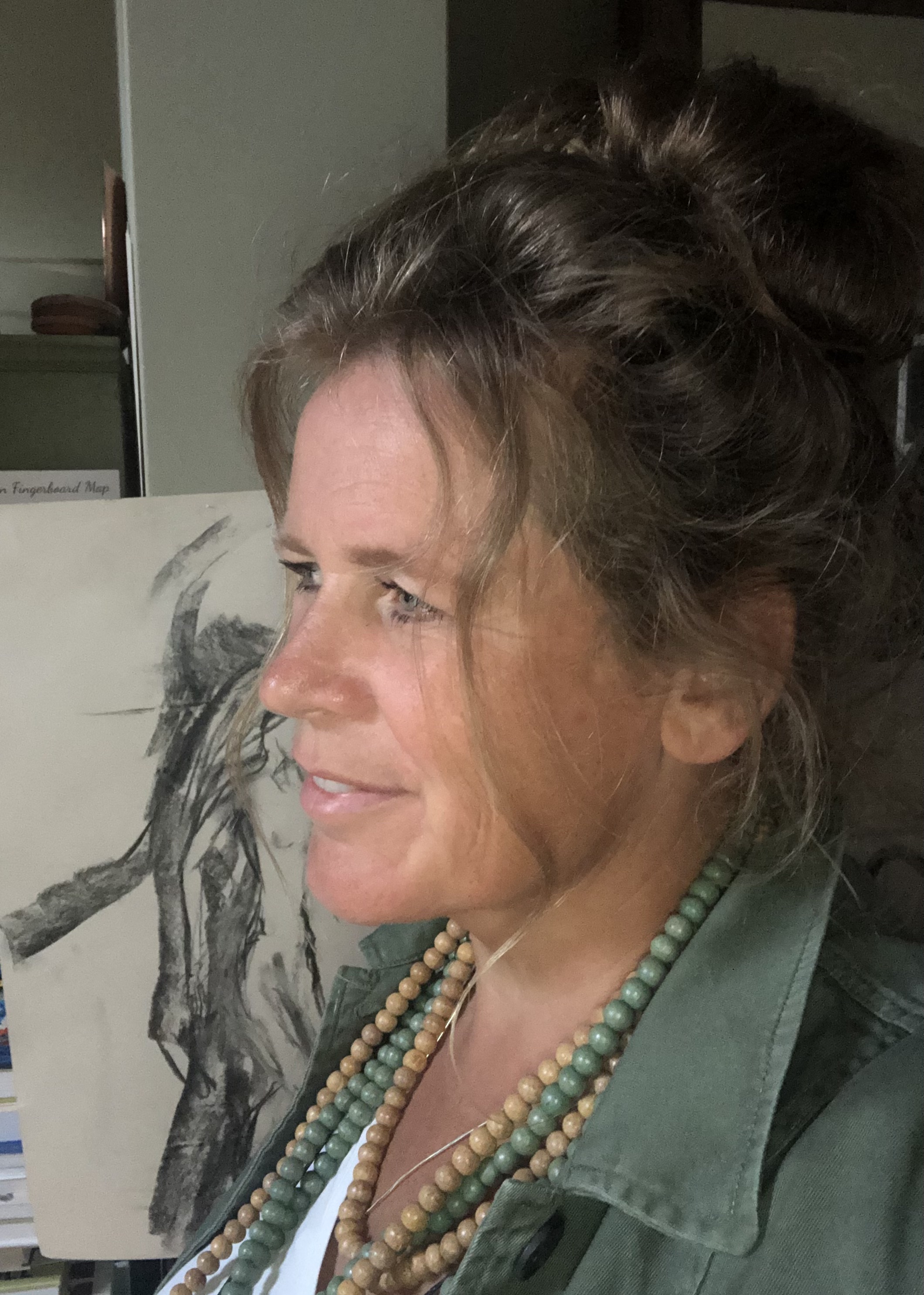 Portret van kunstenaar Charlotte Boersma in haar atelier