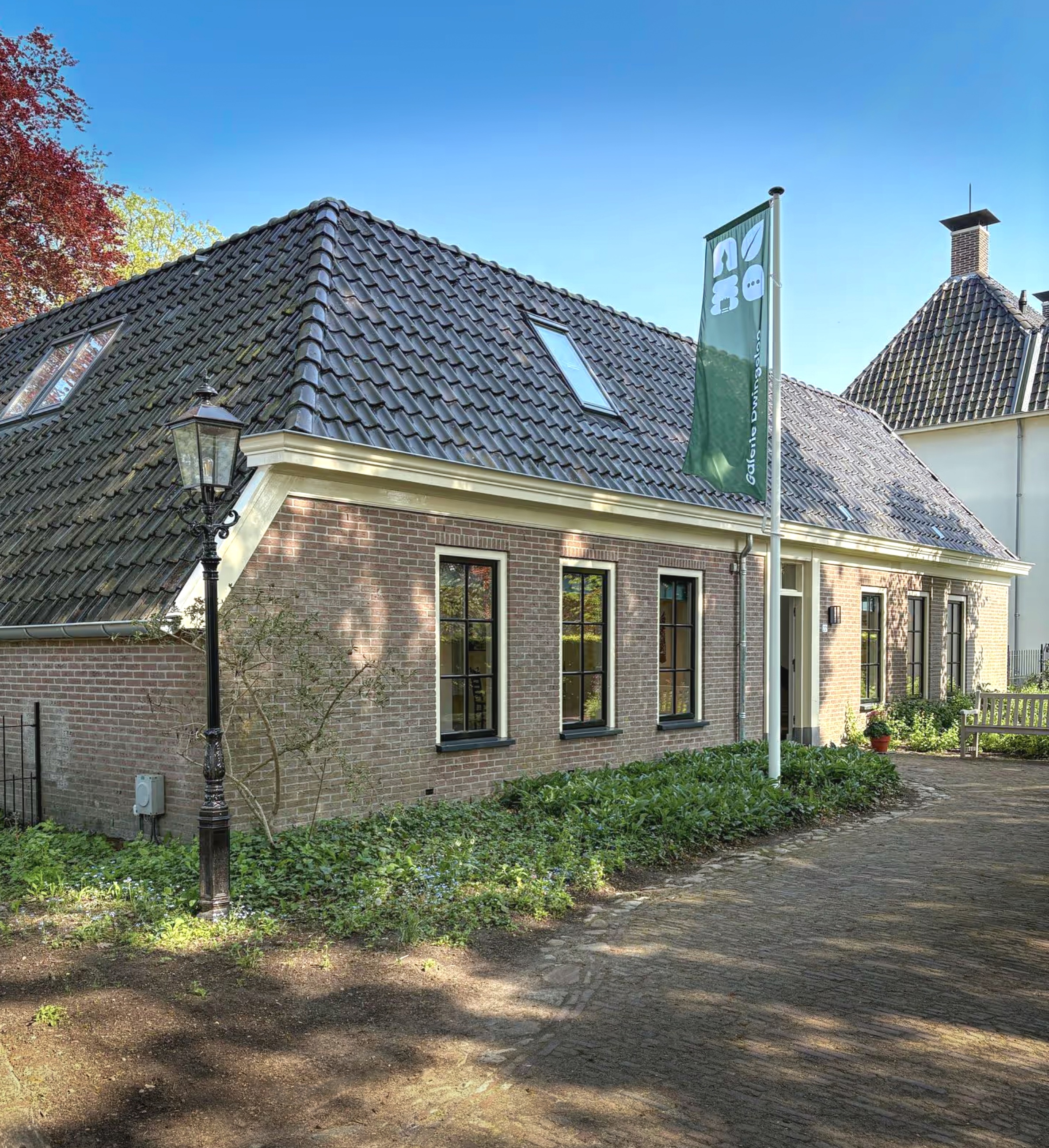 Buitenzijde van Galerie Dwingeloo aan de Entingheweg 20A